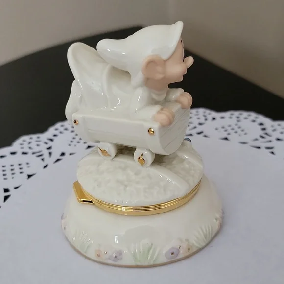 Disney Treasures Box - Picture 6 of 8